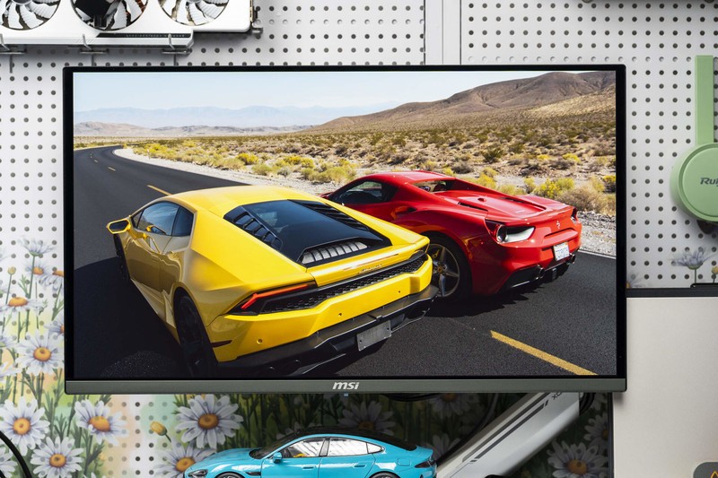 微星MPG 272URX QD-OLED显示器评测：丝般顺滑的240Hz量子点屏幕