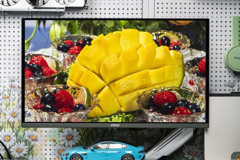 微星MPG 272URX QD-OLED显示器评测：丝般顺滑的240Hz量子点屏幕