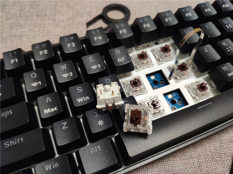 69键、支持DIY、带小数字键、走到哪带到哪的三模机械键盘