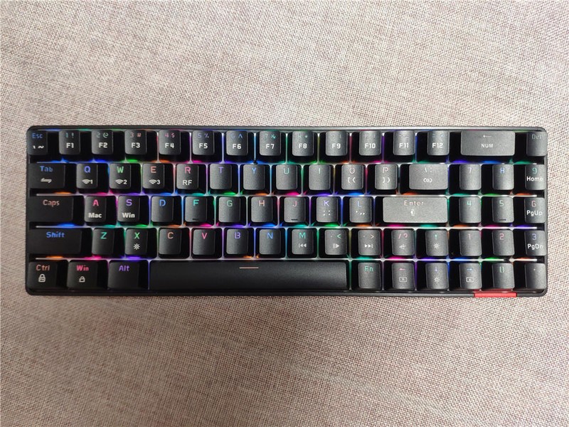 69键、支持DIY、带小数字键、走到哪带到哪的三模机械键盘