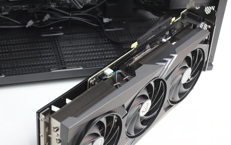 4070Ti就是个低功耗版的3090Ti，你觉得是不是这么个道理吧？