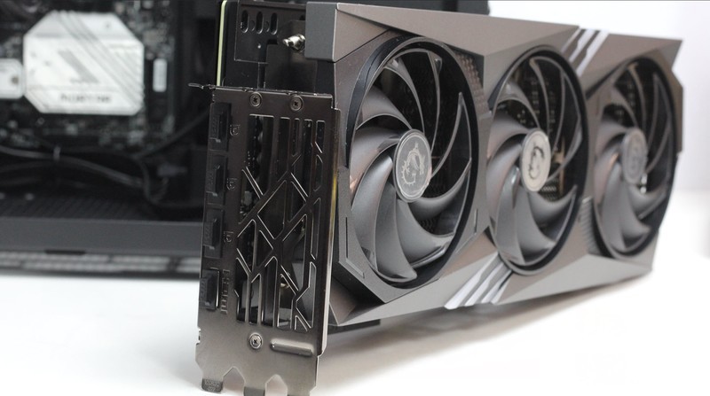 4070Ti就是个低功耗版的3090Ti，你觉得是不是这么个道理吧？