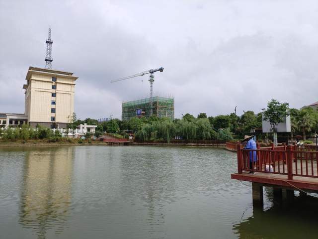 华为畅享60 Pro上手测评：经典双环+窄边直屏，千元机设计天花板