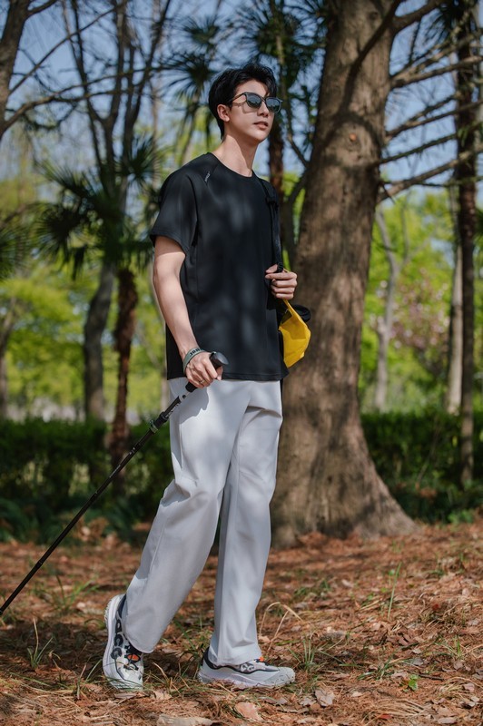 科技与舒适的完美融合 素湃寒水石速干T恤