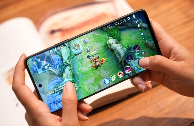 华为畅享60 Pro上手测评：经典双环+窄边直屏，千元机设计天花板