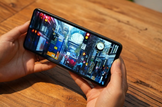 华为畅享60 Pro上手测评：经典双环+窄边直屏，千元机设计天花板