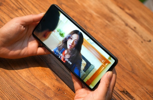 华为畅享60 Pro上手测评：经典双环+窄边直屏，千元机设计天花板