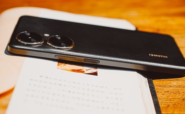 华为畅享60 Pro上手测评：经典双环+窄边直屏，千元机设计天花板