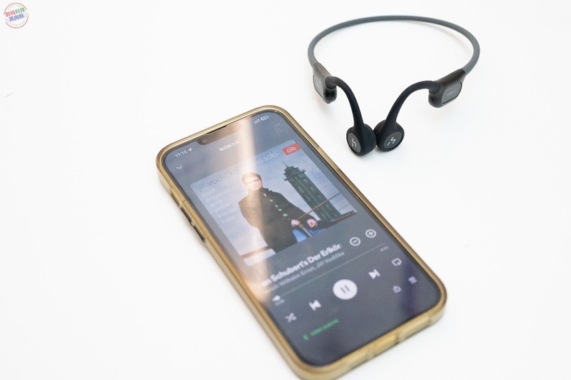 想在游泳健身同时畅听音乐，试试哈氪漫游IP68防水骨传导耳机