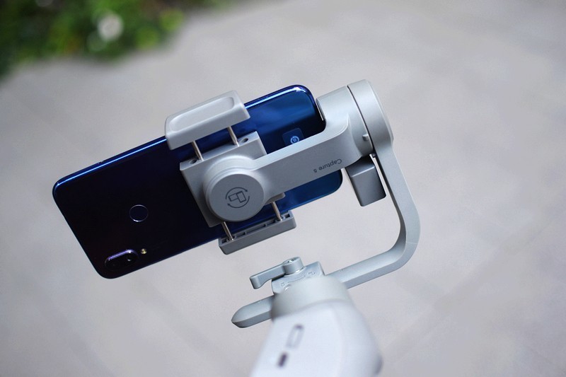 稳字当先 AI智能追踪让拍摄更简单逗映Capture 5手机稳定器你的拍摄利器