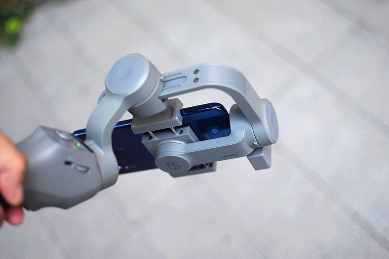 稳字当先 AI智能追踪让拍摄更简单逗映Capture 5手机稳定器你的拍摄利器