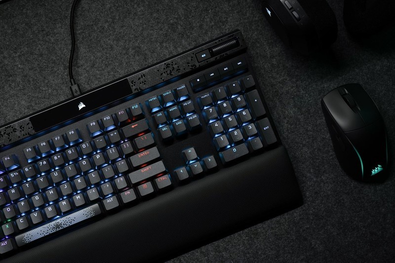 克服无线外设的致命短板，美商海盗船HS80 RGB无线游戏耳机评测