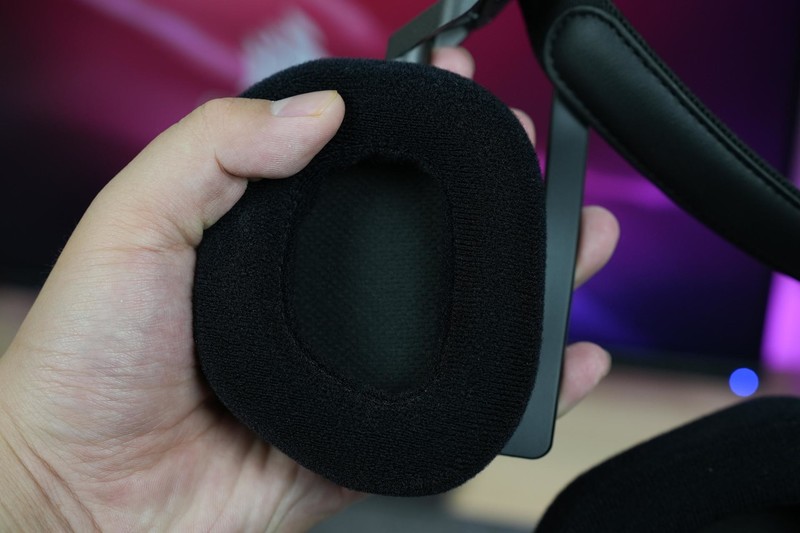 克服无线外设的致命短板，美商海盗船HS80 RGB无线游戏耳机评测