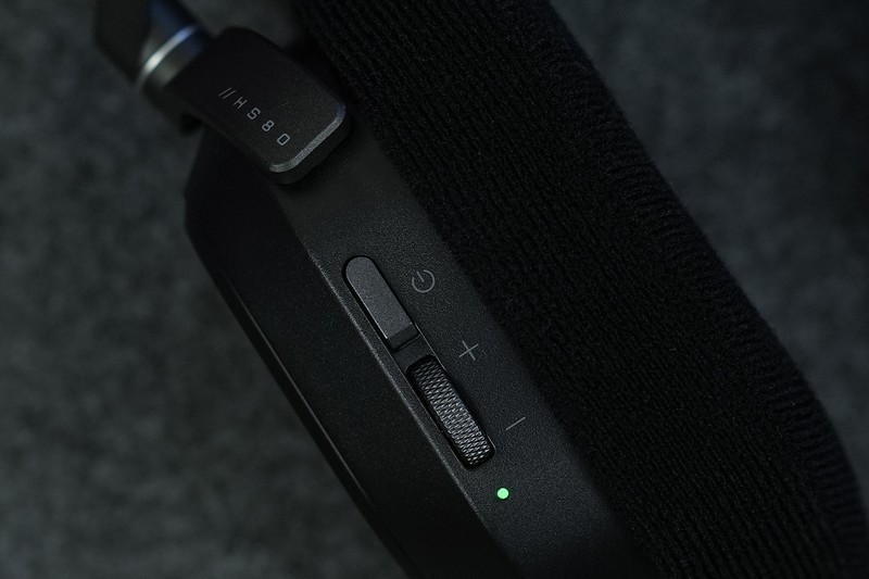 克服无线外设的致命短板，美商海盗船HS80 RGB无线游戏耳机评测