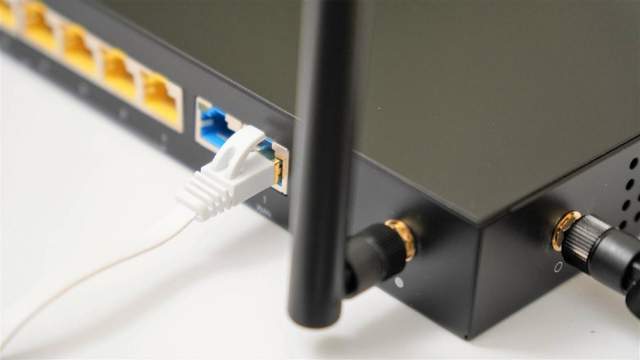 企业主路由新选择，蒲公英X6实测，接口超多还能免费组网！