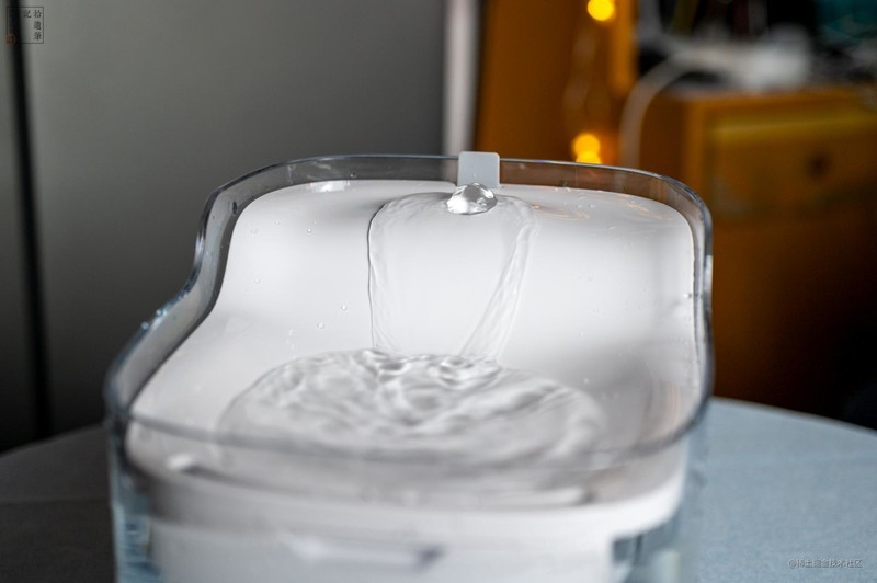 流动活水更可口，还能记录饮水情况，猫咪喜欢的瀑布饮水机