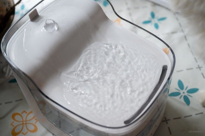 流动活水更可口，还能记录饮水情况，猫咪喜欢的瀑布饮水机