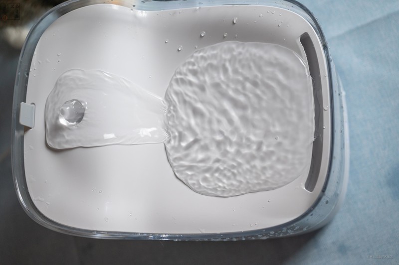 流动活水更可口，还能记录饮水情况，猫咪喜欢的瀑布饮水机