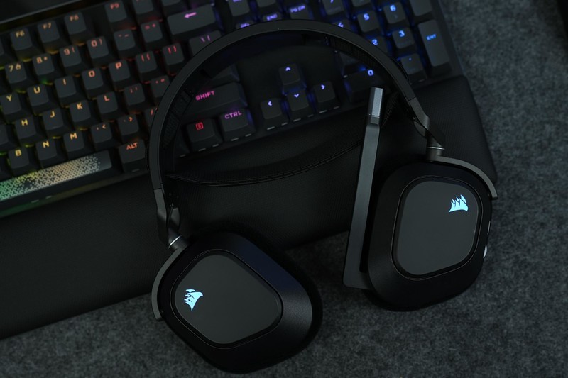 克服无线外设的致命短板，美商海盗船HS80 RGB无线游戏耳机评测