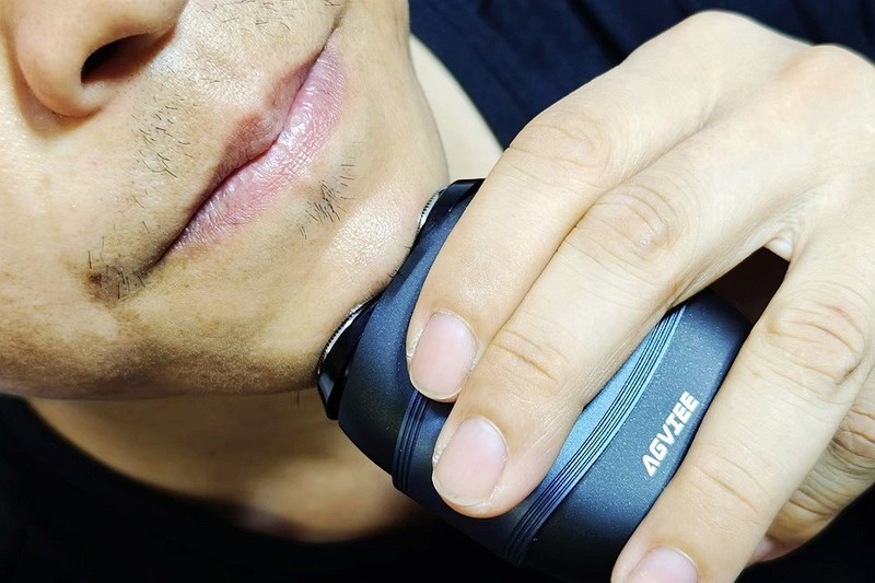 来自中年大叔的剃须实测，未野迷你剃须刀超长续航舒适体验