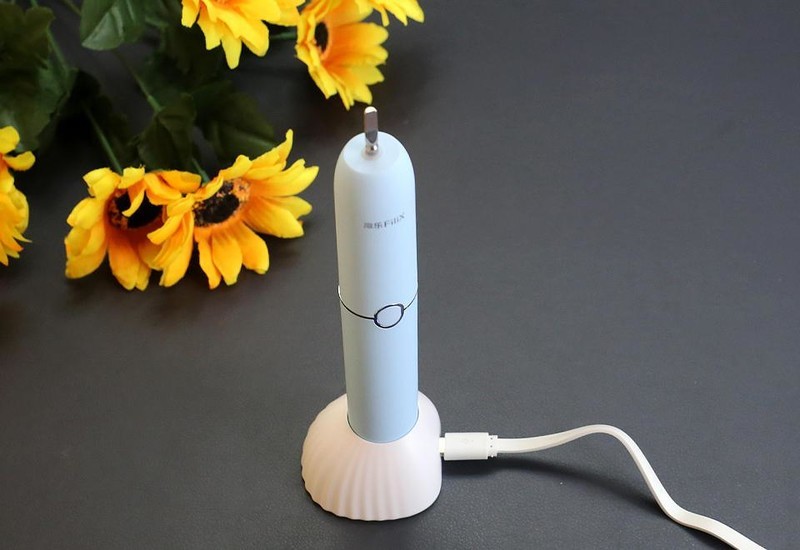 专业护齿设计，不伤牙的扉乐VIIV儿童电动牙刷