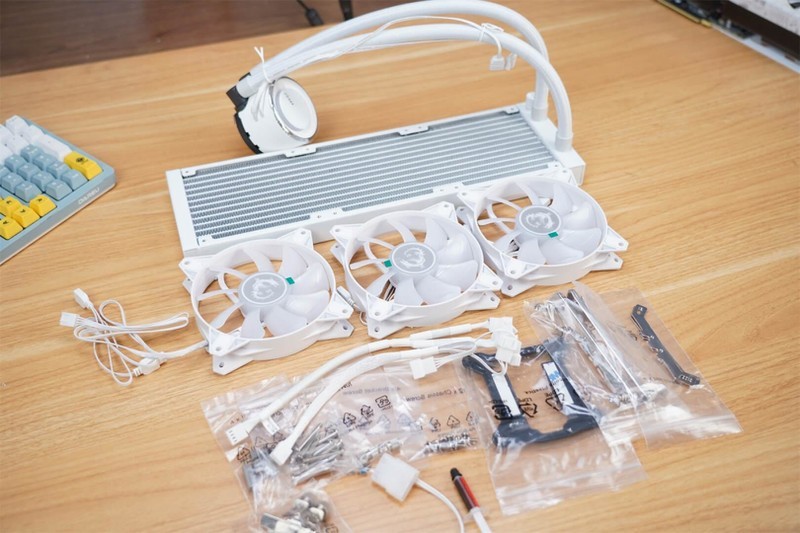 寒冰之美，冷酷到底——微星寒冰E360白色限定版散热器来袭！