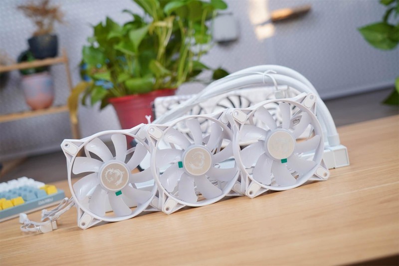 寒冰之美，冷酷到底——微星寒冰E360白色限定版散热器来袭！