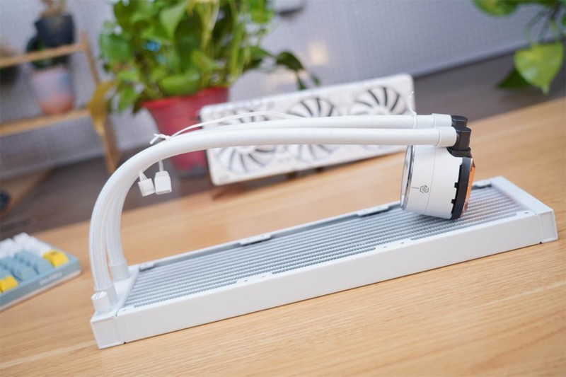 寒冰之美，冷酷到底——微星寒冰E360白色限定版散热器来袭！