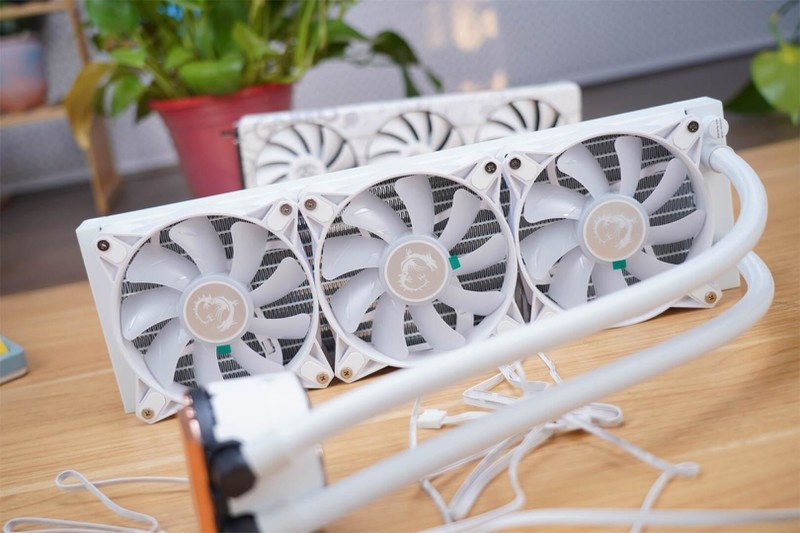 寒冰之美，冷酷到底——微星寒冰E360白色限定版散热器来袭！