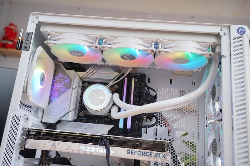 寒冰之美，冷酷到底——微星寒冰E360白色限定版散热器来袭！