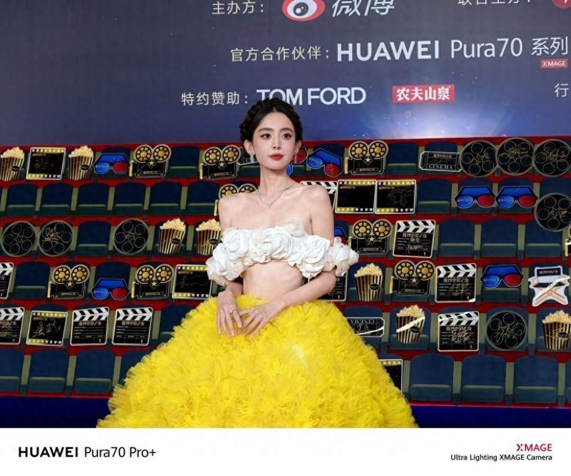 实力诠释“移动影像王者”称号！华为Pura 70 Ultra直击电影之夜