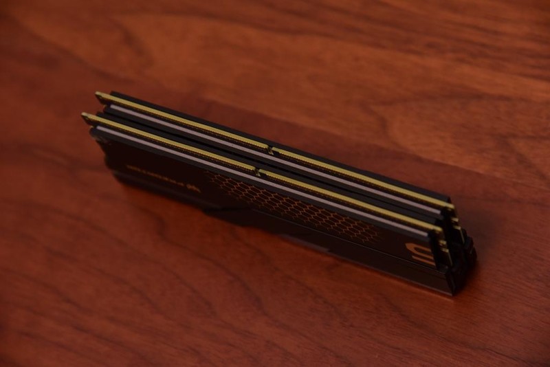 大容量，高频率，48G宏碁掠夺者Hermes冰刃轻松实现8400MHz ！