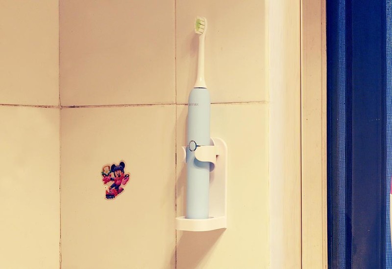 专业护齿设计，不伤牙的扉乐VIIV儿童电动牙刷