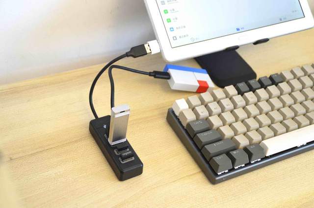 四口同读即插即用，奥睿科USB 3.0口袋集线器解决U口紧张瓶颈问题