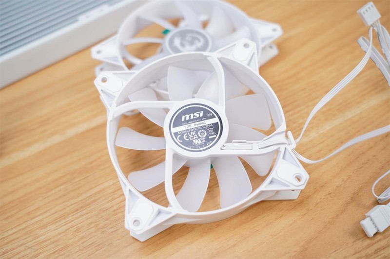 寒冰之美，冷酷到底——微星寒冰E360白色限定版散热器来袭！