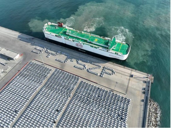 比亚迪向合资燃油再甩“荣耀杀手锏”，比亚迪荣耀大戏是否结束？