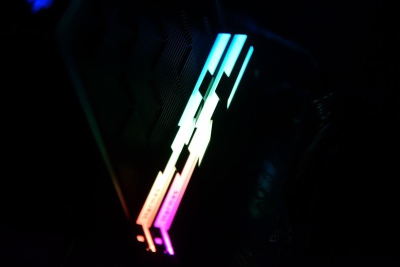 大容量，高频率，48G宏碁掠夺者Hermes冰刃轻松实现8400MHz ！