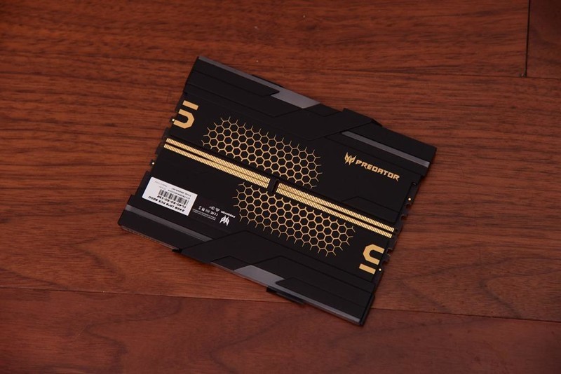 大容量，高频率，48G宏碁掠夺者Hermes冰刃轻松实现8400MHz ！