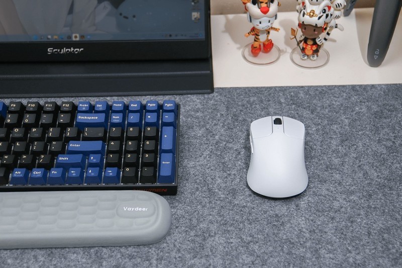 Keychron M3 mini三模鼠标评测，手感稳定，性能不输某G某蛇