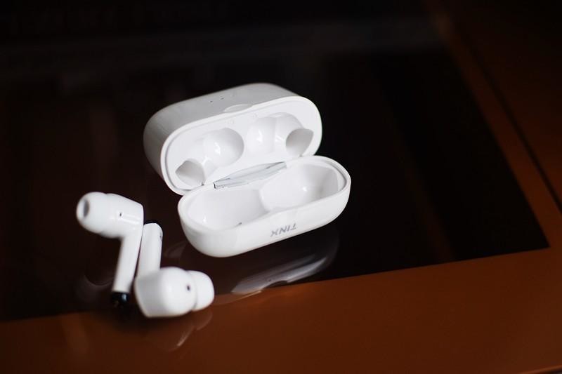 町石TINX助听器 让听障人士感受自然真实的声音