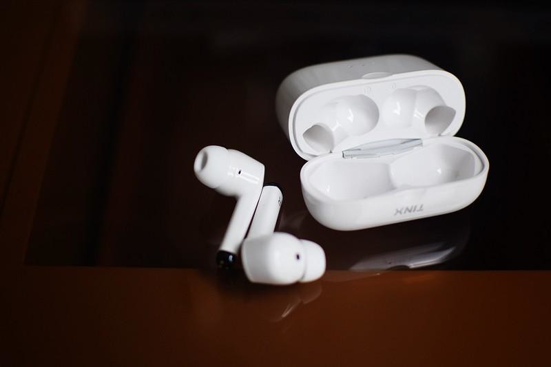 町石TINX助听器 让听障人士感受自然真实的声音