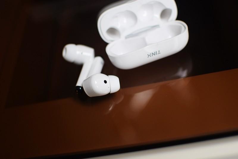 町石TINX助听器 让听障人士感受自然真实的声音