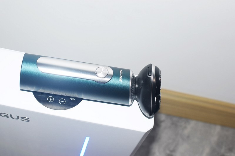 未野MAX剃须刀 13000转超高转速，净须无压力，引领剃须新潮流