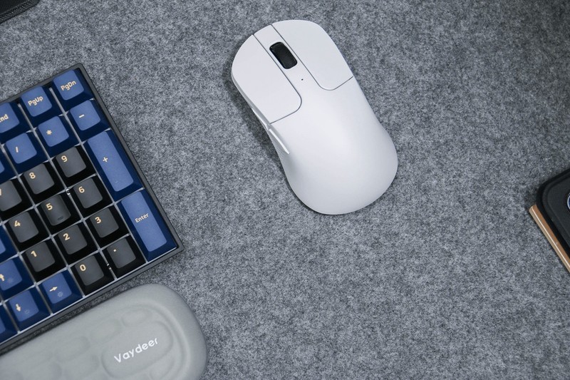 Keychron M3 mini三模鼠标评测，手感稳定，性能不输某G某蛇