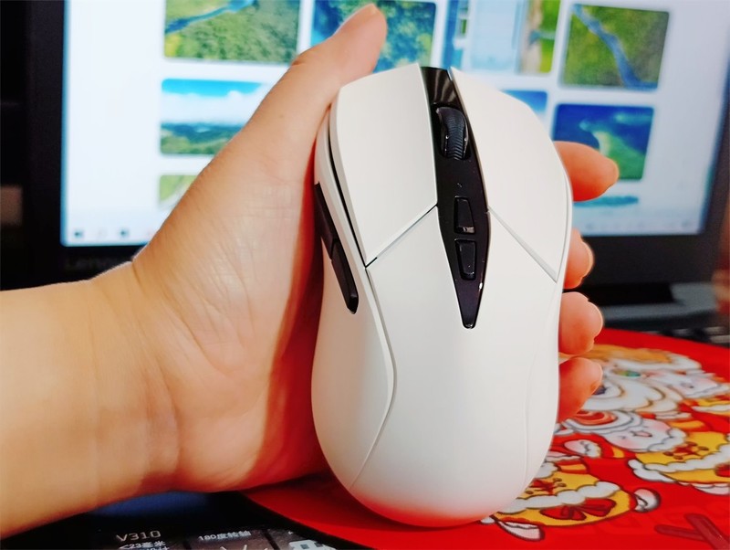 雷柏 V300系列的双生花，高性价比的雷柏V300PRO无极 双模无线游戏鼠标