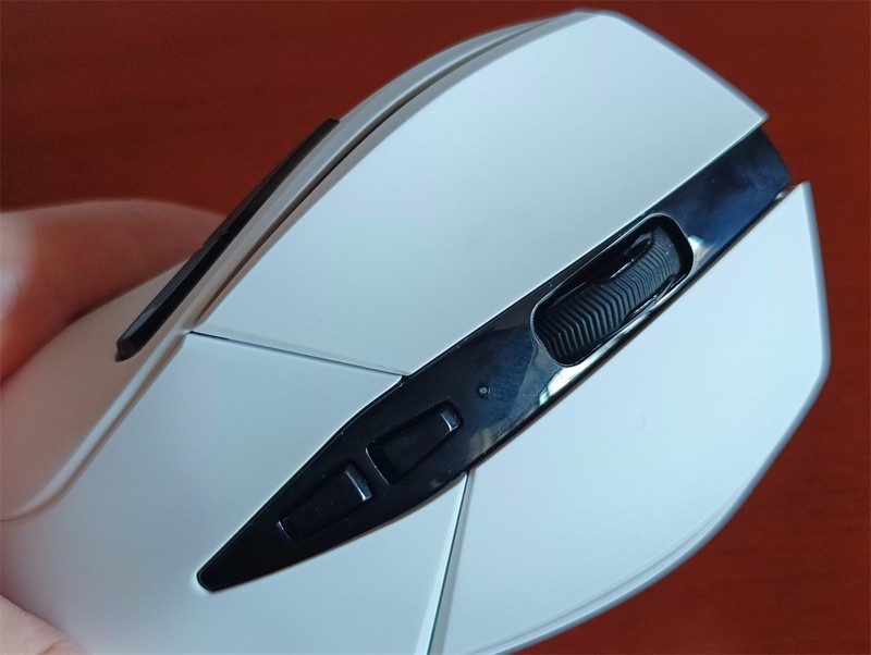 雷柏 V300系列的双生花，高性价比的雷柏V300PRO无极 双模无线游戏鼠标