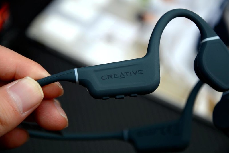 骨传导加持、运动伴侣，创新Outlier Free蓝牙耳机开箱