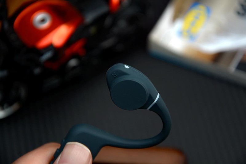 骨传导加持、运动伴侣，创新Outlier Free蓝牙耳机开箱