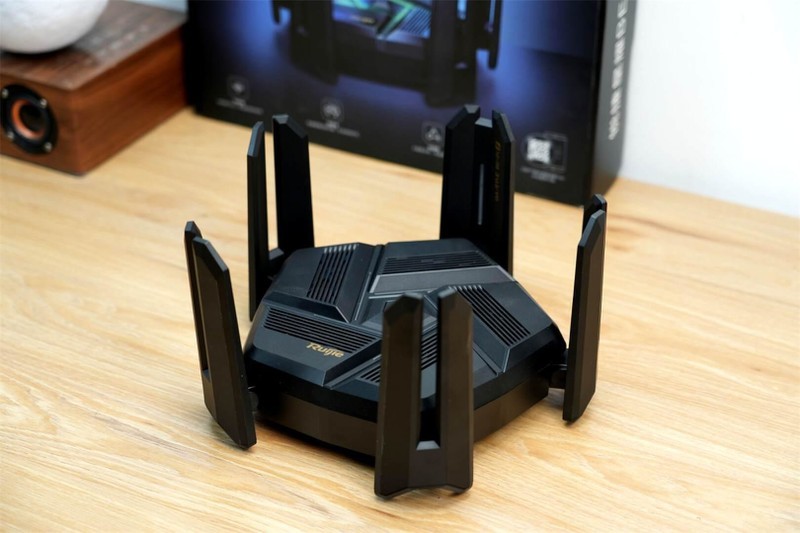 锐捷天蝎路由BE72Pro：9网口9天线9颗FEM，AI黑科技让信号无死角