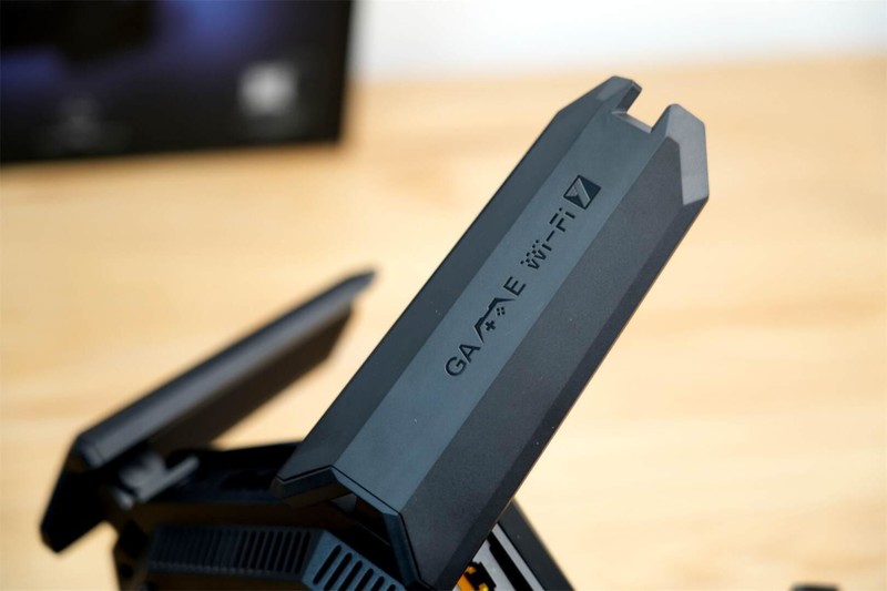 锐捷天蝎路由BE72Pro：9网口9天线9颗FEM，AI黑科技让信号无死角